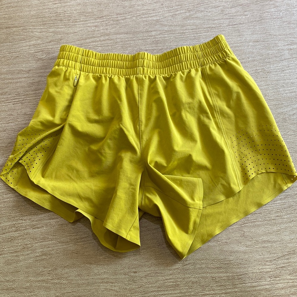 Athleta Hustle 4.5” shorts, XS, mustard yellow